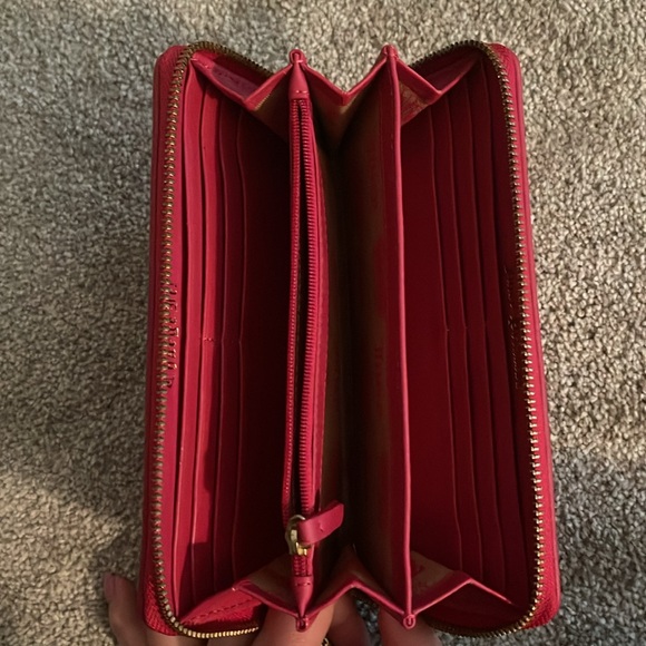 Juicy Couture Pink Wallet Luxurious Velvet Texture - Picture 3 of 4